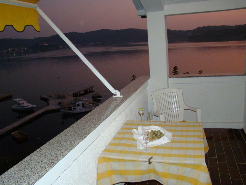 House Subic Apartment Supetarska Draga Exterior foto